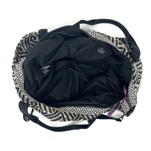 Volcom Black White Fabric Geometric Duffle Bag Shoulder Travel Weekend - Picture 5 of 5